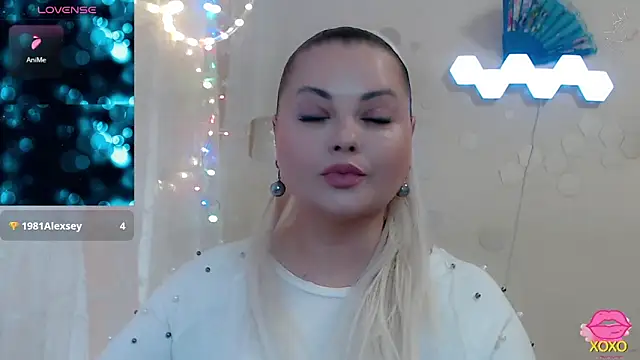 JewellKiss7 online show from May 2026 01:32:02 PM