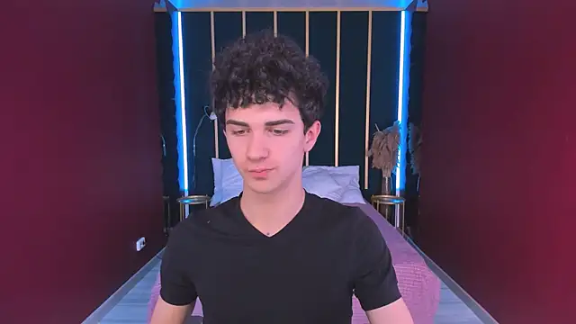 LarryProject online show from November 2025 09:02:02 PM