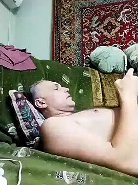 Snapshot of Pineapple04 chatting on January 2025 07:24:01 PM Pineapple04 online show from January 2025 07:24:01 PM