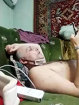 Snapshot of Pineapple04 chatting on February 2025 03:21:01 PM Pineapple04 online show from February 2025 03:21:01 PM