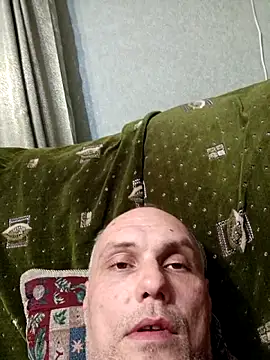 Snapshot of Pineapple04 chatting on November 2025 06:29:01 PM Pineapple04 online show from November 2025 06:29:01 PM