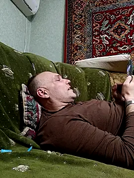 Snapshot of Pineapple04 chatting on December 2025 04:35:02 PM Pineapple04 online show from December 2025 04:35:02 PM