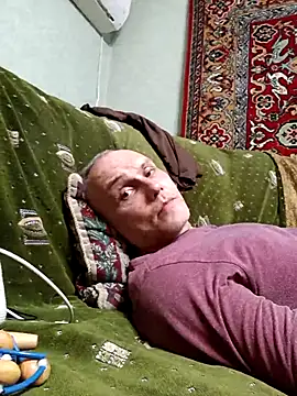 Snapshot of Pineapple04 chatting on January 2026 06:44:02 PM Pineapple04 online show from January 2026 06:44:02 PM