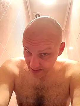 Snapshot of Pineapple04 chatting on April 2026 06:19:01 AM Pineapple04 online show from April 2026 06:19:01 AM