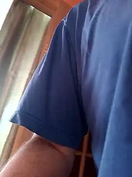 Snapshot of Pineapple04 chatting on April 2026 06:51:02 AM Pineapple04 online show from April 2026 06:51:02 AM