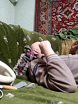 Snapshot of Pineapple04 chatting on April 2026 05:18:01 PM Pineapple04 online show from April 2026 05:18:01 PM