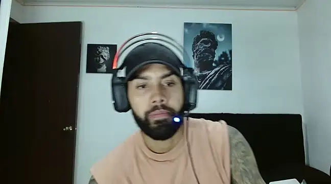 Snapshot of Hendry_ chatting on December 2024 02:30:02 AM Hendry online show from December 2024 02:30:02 AM