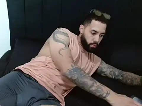 Snapshot of Hendry_ chatting on December 2024 12:20:02 AM Hendry online show from December 2024 12:20:02 AM