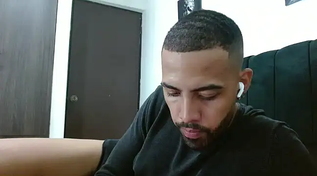 Snapshot of Hendry_ chatting on January 2025 11:56:01 PM Hendry online show from January 2025 11:56:01 PM