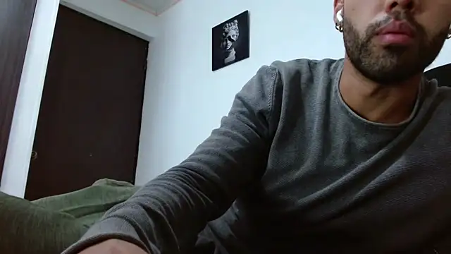 Snapshot of Hendry_ chatting on January 2025 01:58:02 AM Hendry online show from January 2025 01:58:02 AM