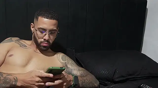 Snapshot of Hendry_ chatting on February 2025 03:37:02 AM Hendry online show from February 2025 03:37:02 AM