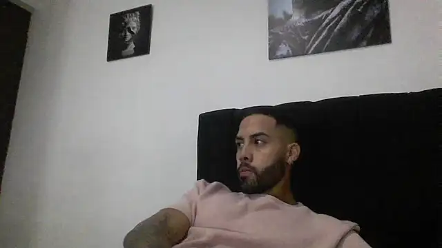 Snapshot of Hendry_ chatting on February 2025 02:40:01 AM Hendry online show from February 2025 02:40:01 AM