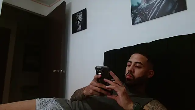 Snapshot of Hendry_ chatting on February 2025 02:06:01 AM Hendry online show from February 2025 02:06:01 AM