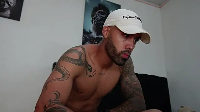 Snapshot of Hendry_ chatting on February 2025 01:33:01 AM Hendry online show from February 2025 01:33:01 AM