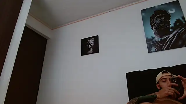 Snapshot of Hendry_ chatting on March 2025 01:04:01 AM Hendry online show from March 2025 01:04:01 AM