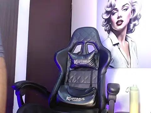 Snapshot of Hendry_ chatting on September 2025 03:28:02 AM Hendry online show from September 2025 03:28:02 AM