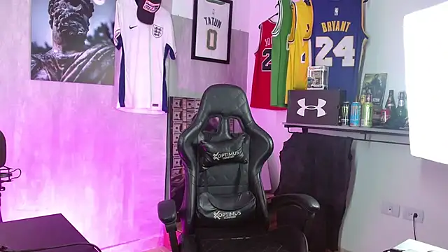 Snapshot of Hendry_ chatting on December 2025 05:57:01 AM Hendry online show from December 2025 05:57:01 AM