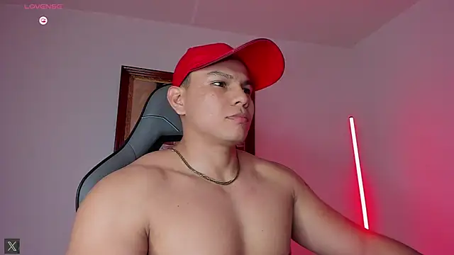 Snapshot of RoyConstance chatting on November 2025 04:44:02 AM RoyConstance online show from November 2025 04:44:02 AM