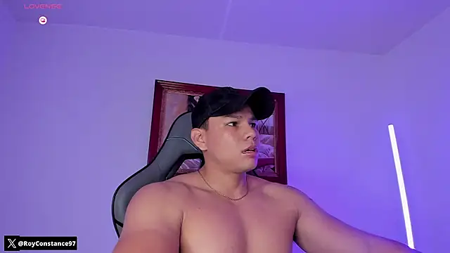 Snapshot of RoyConstance chatting on November 2025 08:25:02 PM RoyConstance online show from November 2025 08:25:02 PM