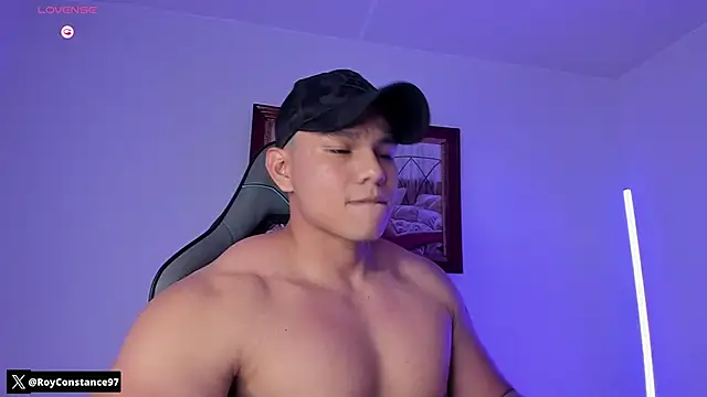 Snapshot of RoyConstance chatting on December 2025 03:33:02 AM RoyConstance online show from December 2025 03:33:02 AM