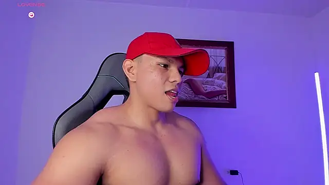 Snapshot of RoyConstance chatting on January 2026 03:55:01 AM RoyConstance online show from January 2026 03:55:01 AM