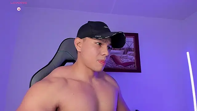 Snapshot of RoyConstance chatting on January 2026 03:23:02 AM RoyConstance online show from January 2026 03:23:02 AM