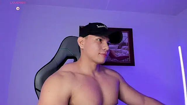 Snapshot of RoyConstance chatting on January 2026 04:28:01 AM RoyConstance online show from January 2026 04:28:01 AM