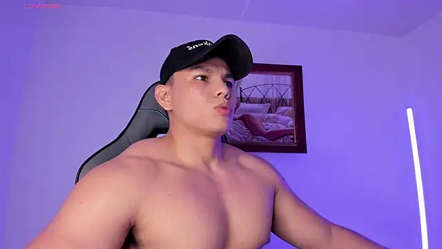 Snapshot of RoyConstance chatting on January 2026 03:43:02 AM RoyConstance online show from January 2026 03:43:02 AM