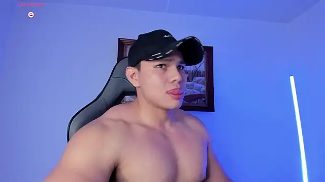 Snapshot of RoyConstance chatting on February 2026 03:23:02 AM RoyConstance online show from February 2026 03:23:02 AM