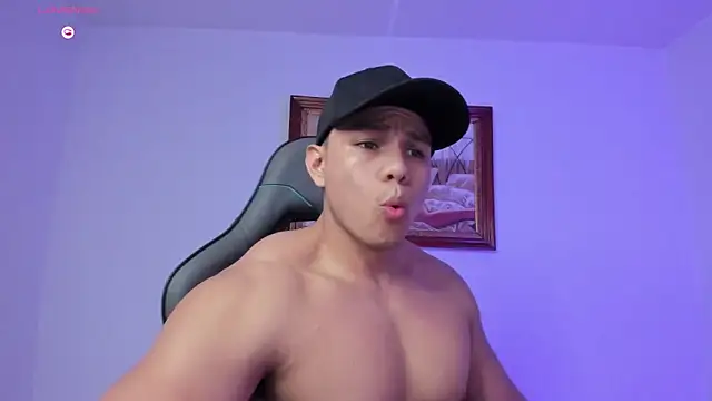 Snapshot of RoyConstance chatting on February 2026 02:08:02 AM RoyConstance online show from February 2026 02:08:02 AM