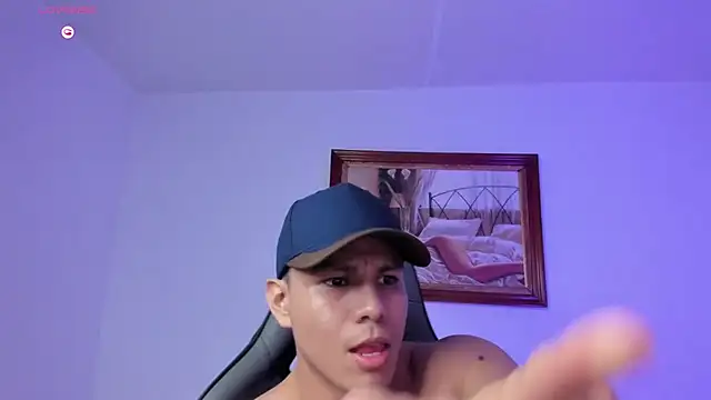 Snapshot of RoyConstance chatting on February 2026 03:35:02 AM RoyConstance online show from February 2026 03:35:02 AM