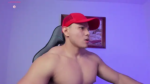 Snapshot of RoyConstance chatting on February 2026 03:35:01 AM RoyConstance online show from February 2026 03:35:01 AM