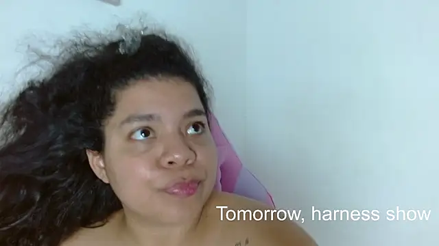 yulissa18 online show from December 2024 06:44:02 AM