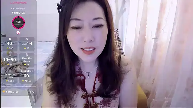 Snapshot of Crystal_Wings chatting on June 2026 01:15:01 AM Crystal Wings online show from June 2026 01:15:01 AM