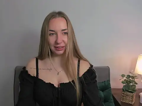 Snapshot of AriaDesire chatting on January 2025 06:23:02 AM AriaDesire online show from January 2025 06:23:02 AM