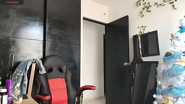 Haruto2001 online show from December 2024 06:49:01 PM