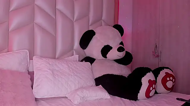 Snapshot of AlhanaRose chatting on February 2025 02:25:01 AM AlhanaRose online show from February 2025 02:25:01 AM