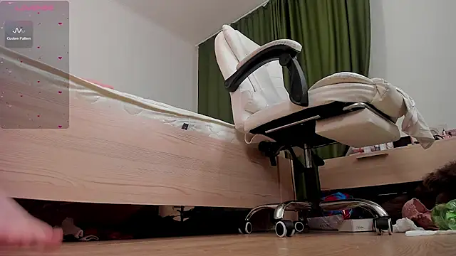 mirida fox online show from March 2025 03:29:02 AM