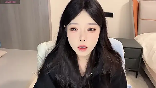 Snapshot of Q-ing chatting on January 2025 02:56:02 PM Q-ing online show from January 2025 02:56:02 PM