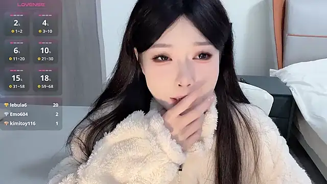 Snapshot of Q-ing chatting on January 2025 06:20:01 AM Q-ing online show from January 2025 06:20:01 AM