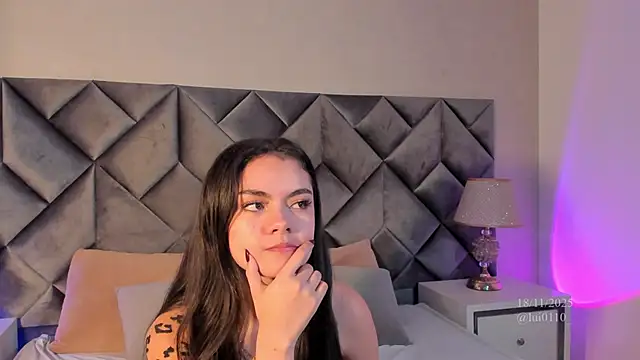 Snapshot of Luisa0110 chatting on November 2025 07:40:02 PM Luisa0110 online show from November 2025 07:40:02 PM