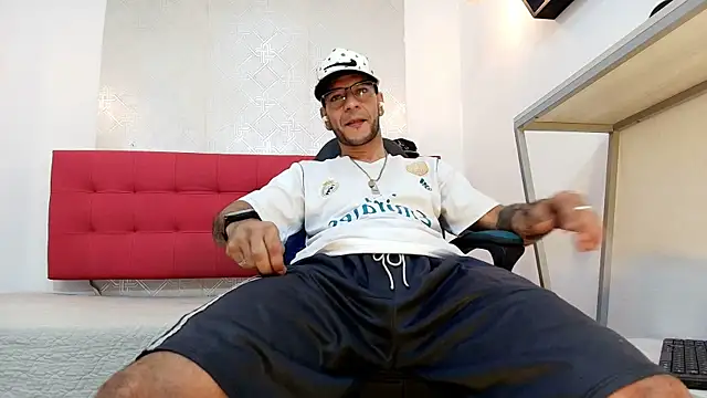 Andrey u92 online show from November 2025 04:01:02 AM