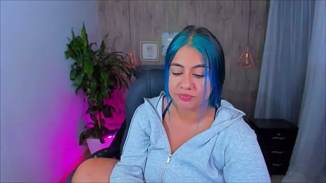 Snapshot of Xisu_ chatting on December 2024 04:20:01 AM Xisu online show from December 2024 04:20:01 AM