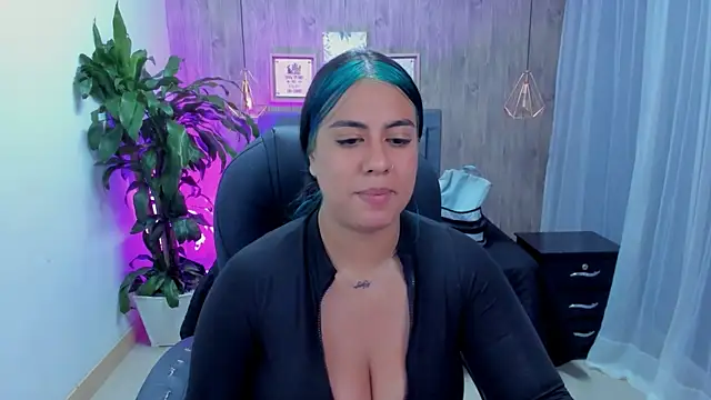 Snapshot of Xisu_ chatting on December 2024 03:43:01 AM Xisu online show from December 2024 03:43:01 AM