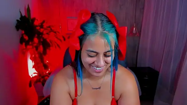 Snapshot of Xisu_ chatting on December 2024 12:33:02 PM Xisu online show from December 2024 12:33:02 PM