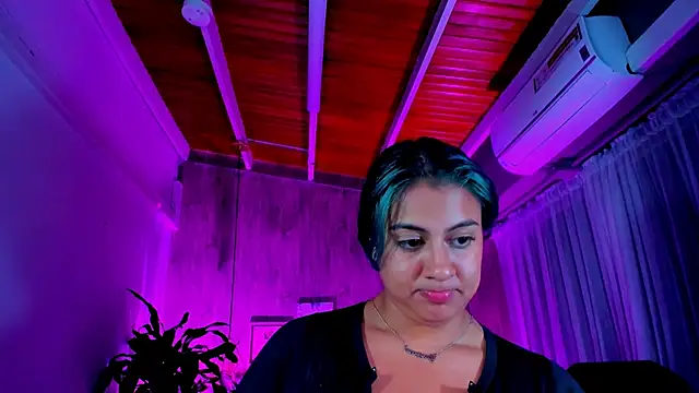 Snapshot of Xisu_ chatting on February 2025 03:43:02 AM Xisu online show from February 2025 03:43:02 AM