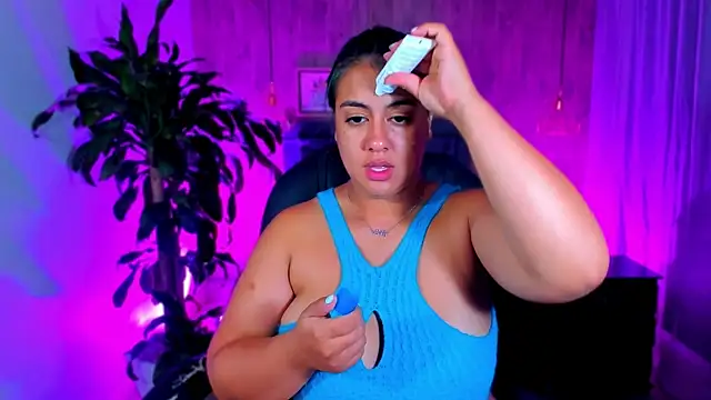 Snapshot of Xisu_ chatting on February 2025 04:20:01 AM Xisu online show from February 2025 04:20:01 AM