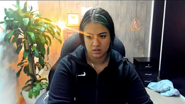 Snapshot of Xisu_ chatting on February 2025 03:50:01 AM Xisu online show from February 2025 03:50:01 AM