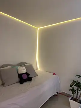 AmmyCollinsW online show from April 2026 08:39:01 PM