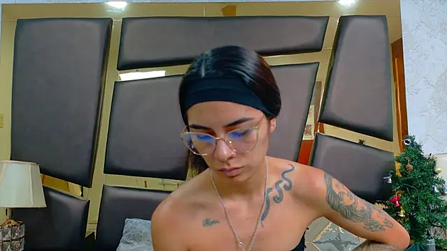 NicoleEsposito online show from December 2025 12:43:01 PM